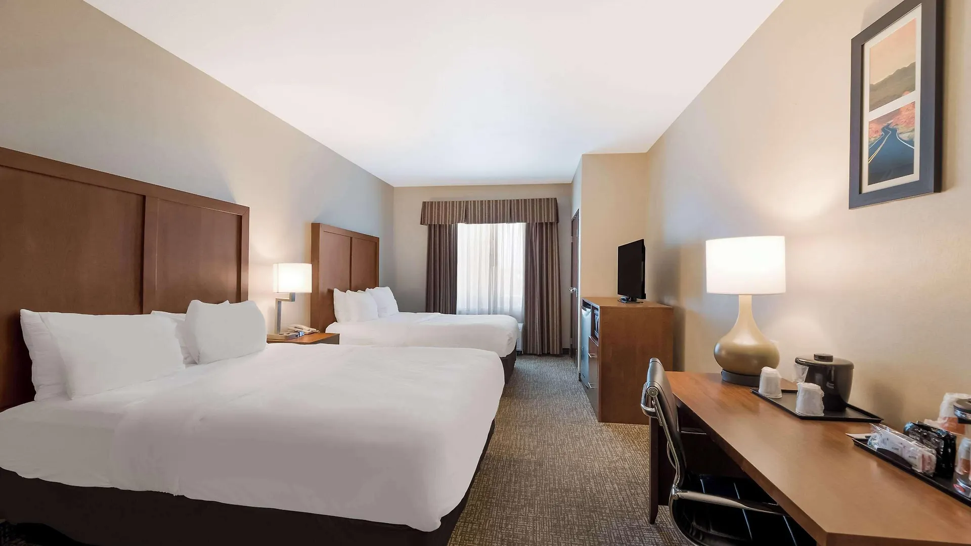 4 Business Hotels Close to Downtown Fremont Street Las Vegas
