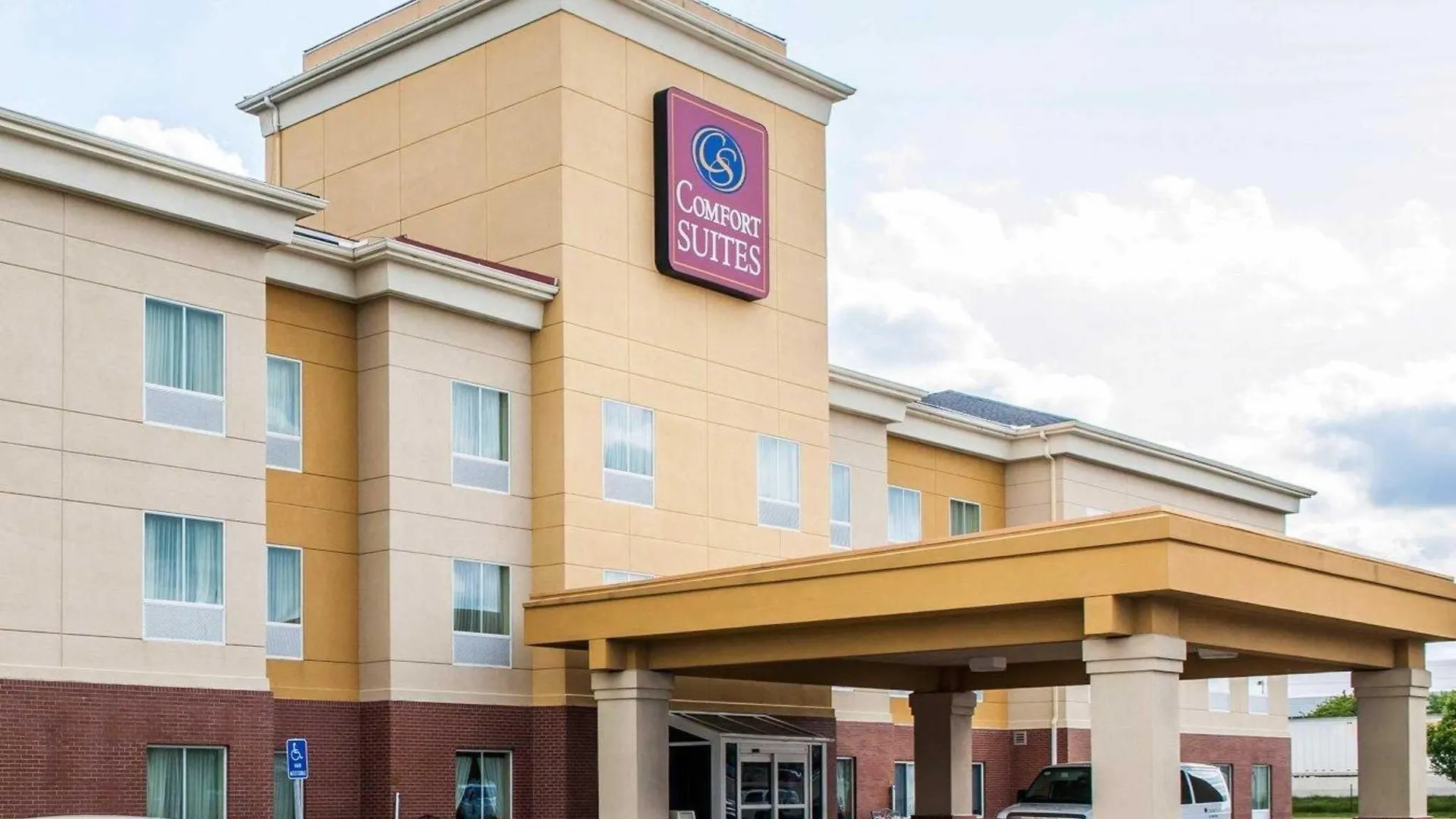 15 Business Hotels Close to Stout Field Park, Indianapolis
