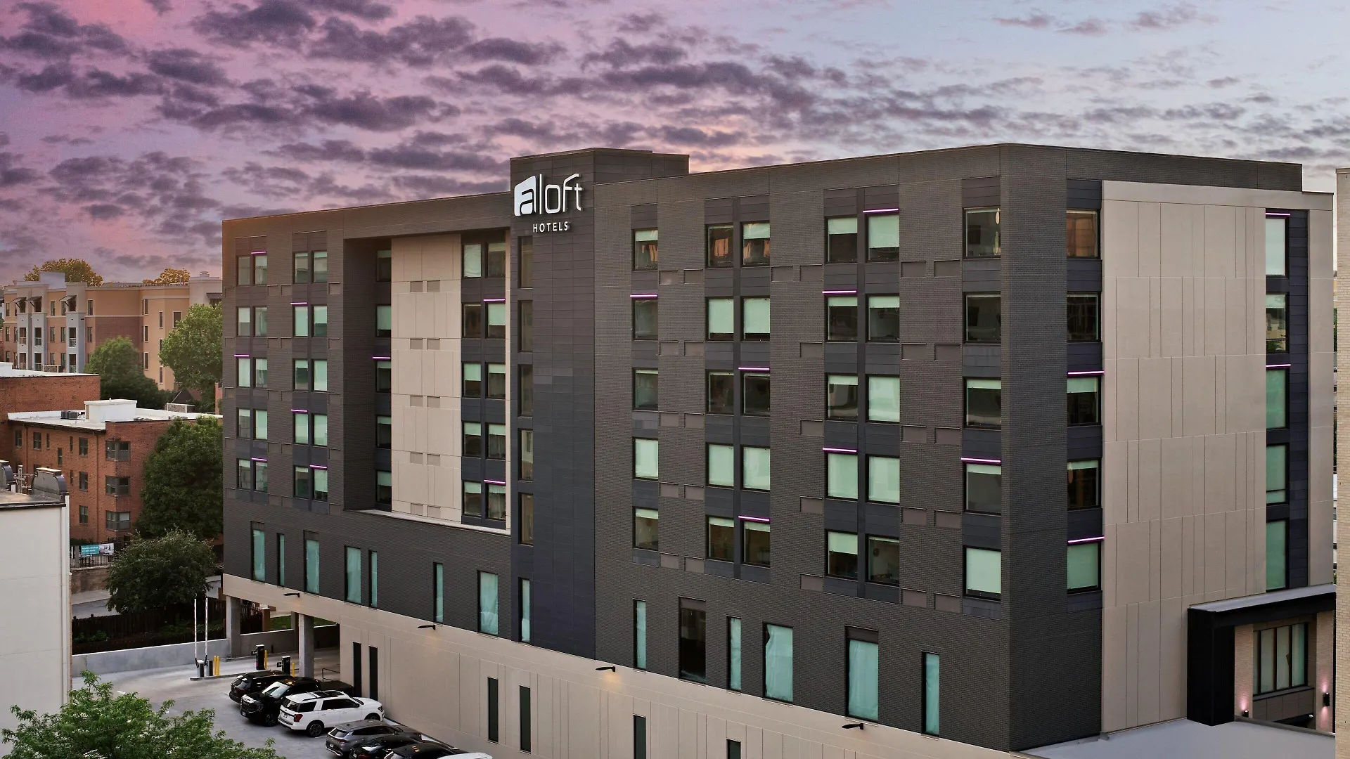 4 Business Hotels in Country Club Plaza Worth Booking