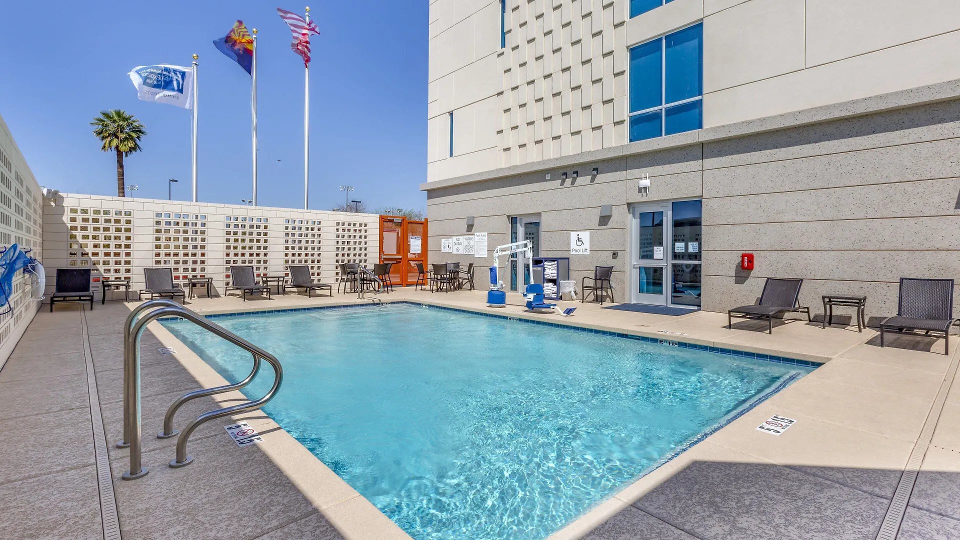 4 Business Hotels Close to Pueblo Grande Museum, Phoenix