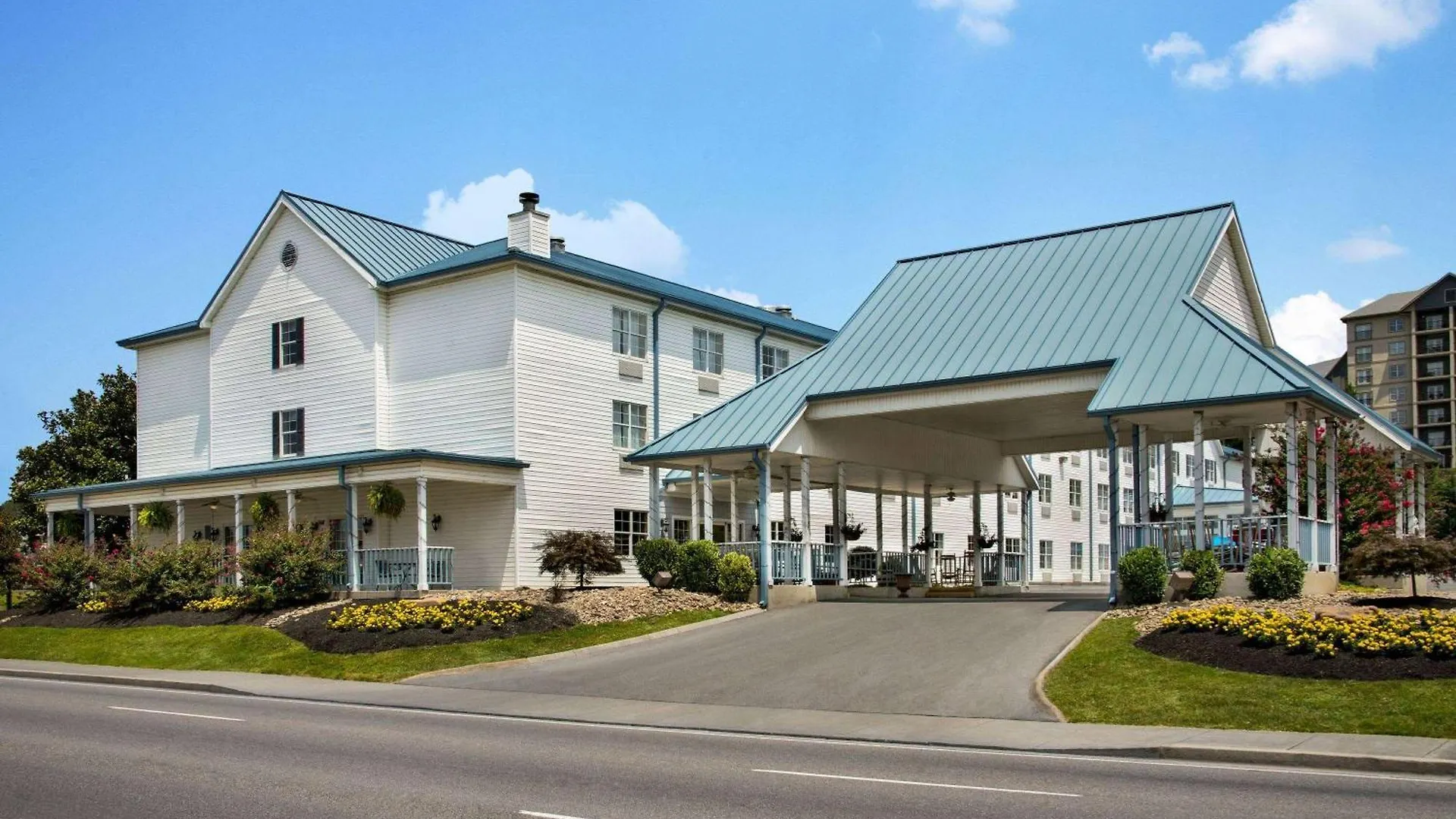 6 Budget Hotels Near Flyaway Indoor Skydiving Worth Booking