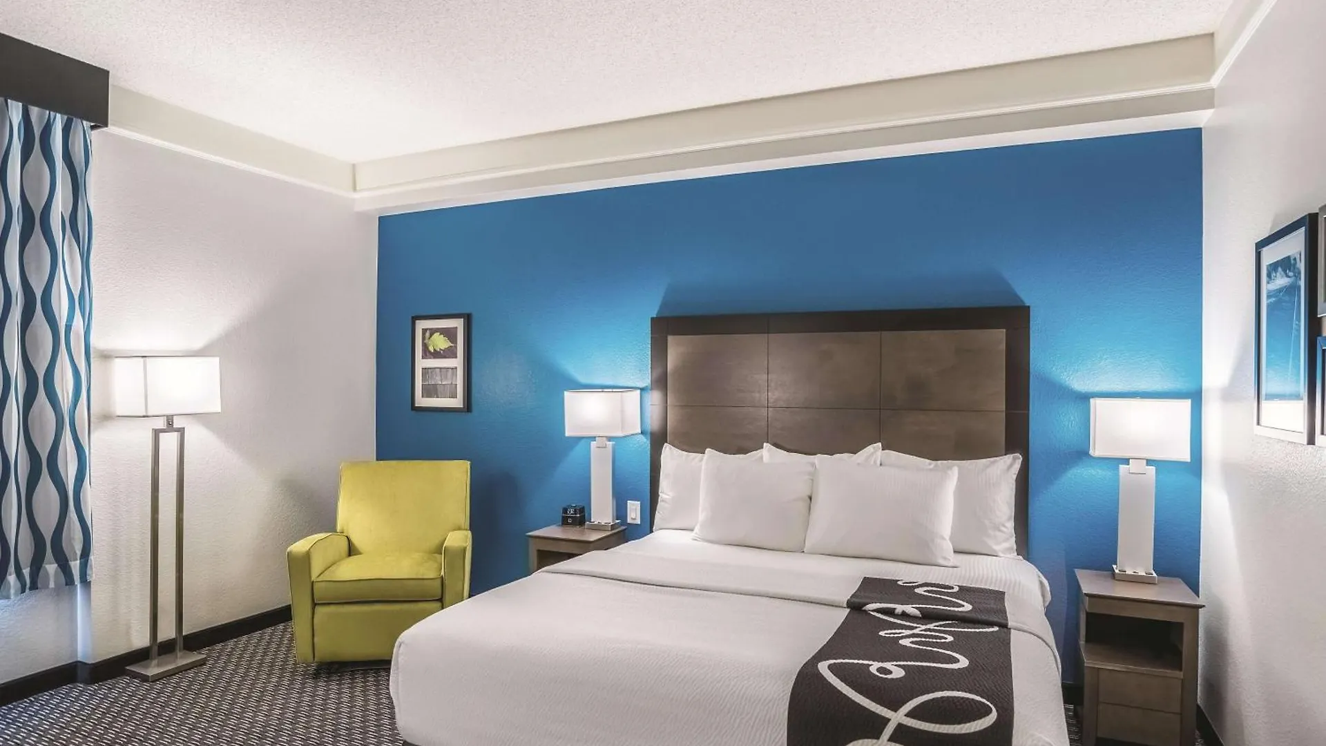 4 Business Hotels Close to Petersen House Museum in Tempe