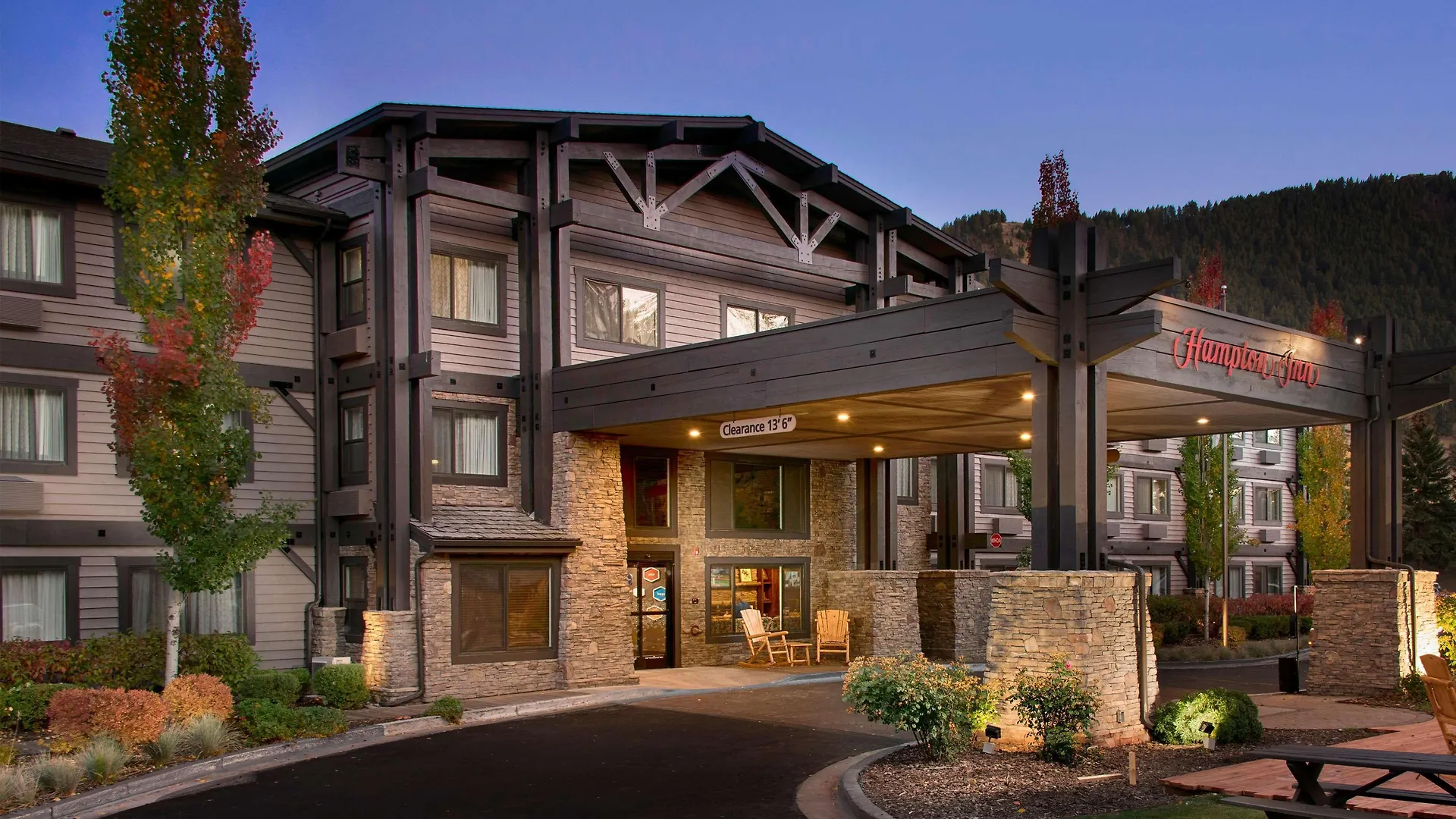 Where to Stay Near Snow King Resort: 4 Best 3-Star Hotels