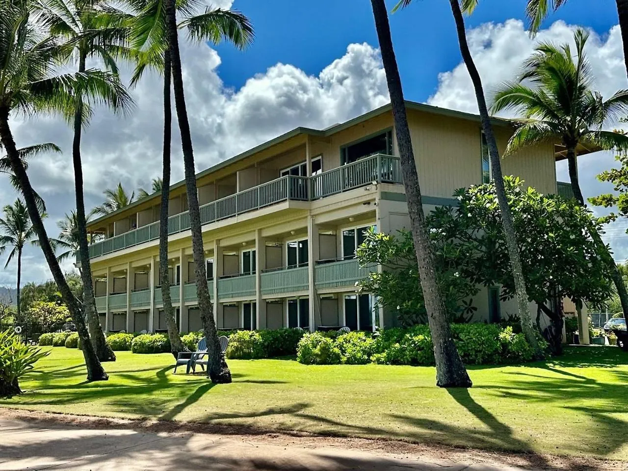 Where to Stay in Hawaii: 7 Best Beach Hotels by Island