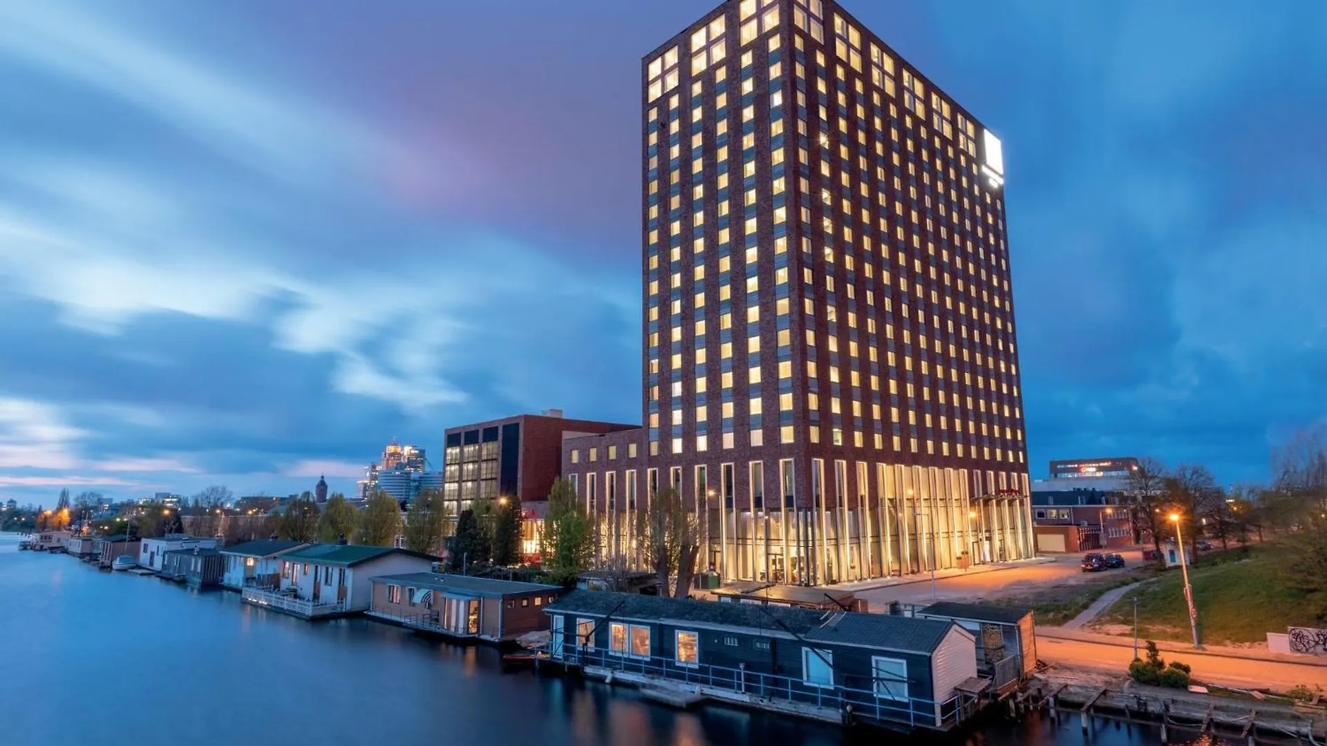 2 Smart Leonardo Hotels in Forest Hill Worth Booking