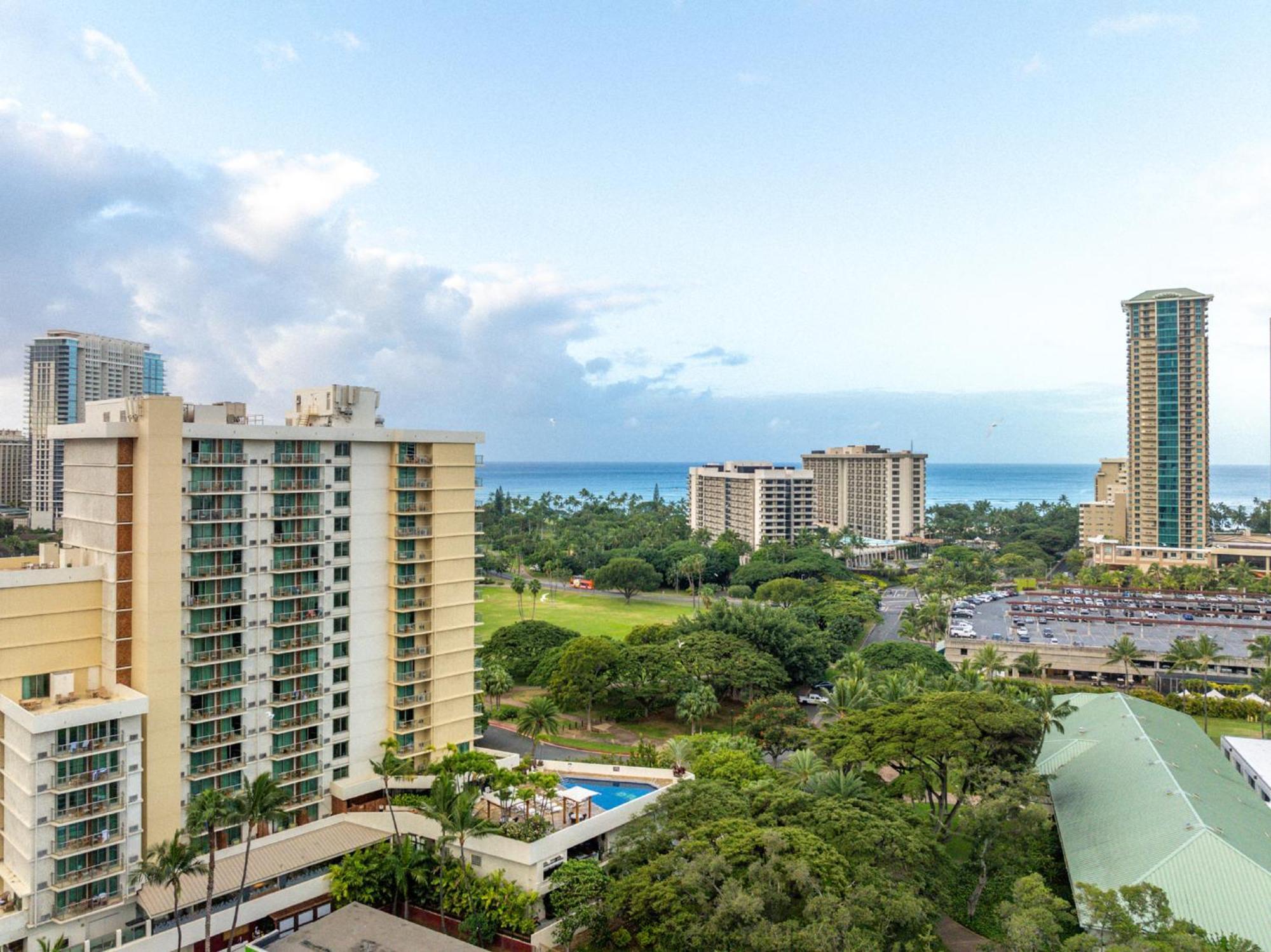 6 Four-Star Hotels In Waikiki That Deliver On The Beach Promise
