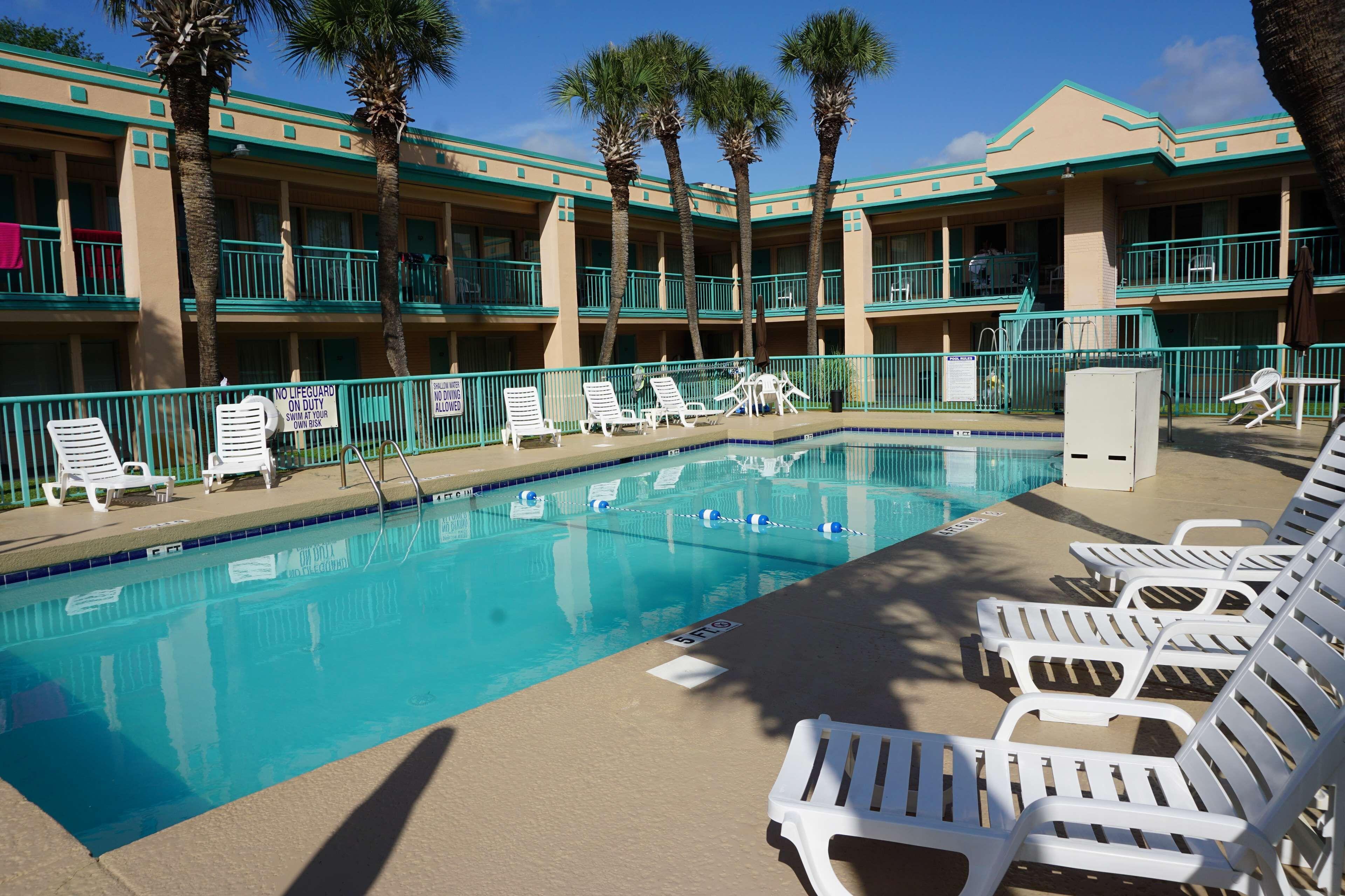 5 Budget Hotels Near Splashes Oceanfront Water Park Worth Booking