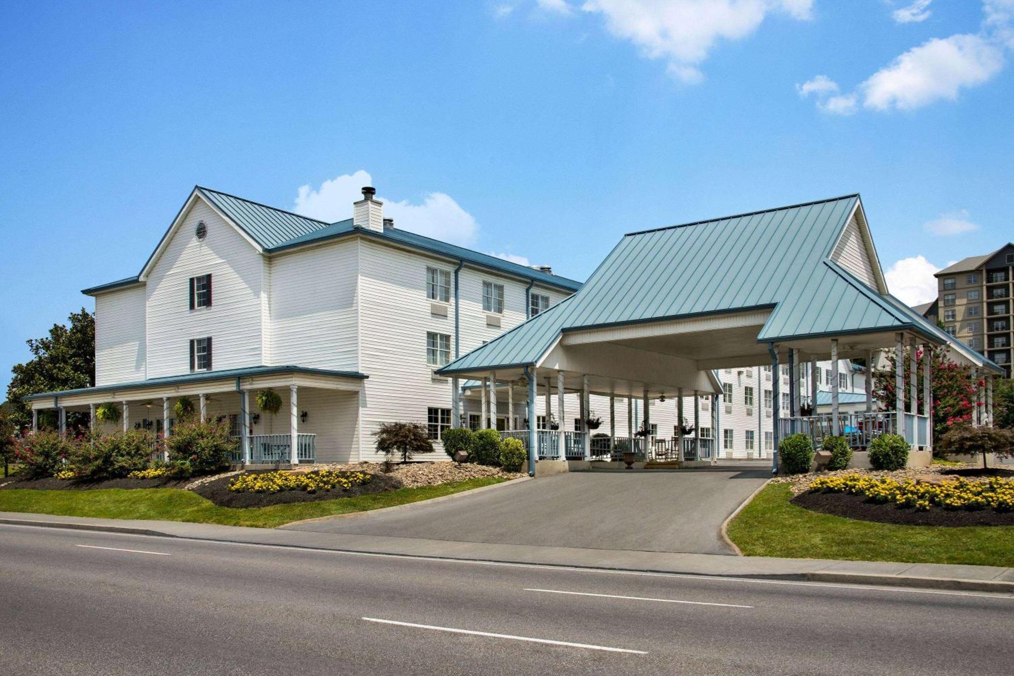 6 Budget Hotels Near Flyaway Indoor Skydiving Worth Booking