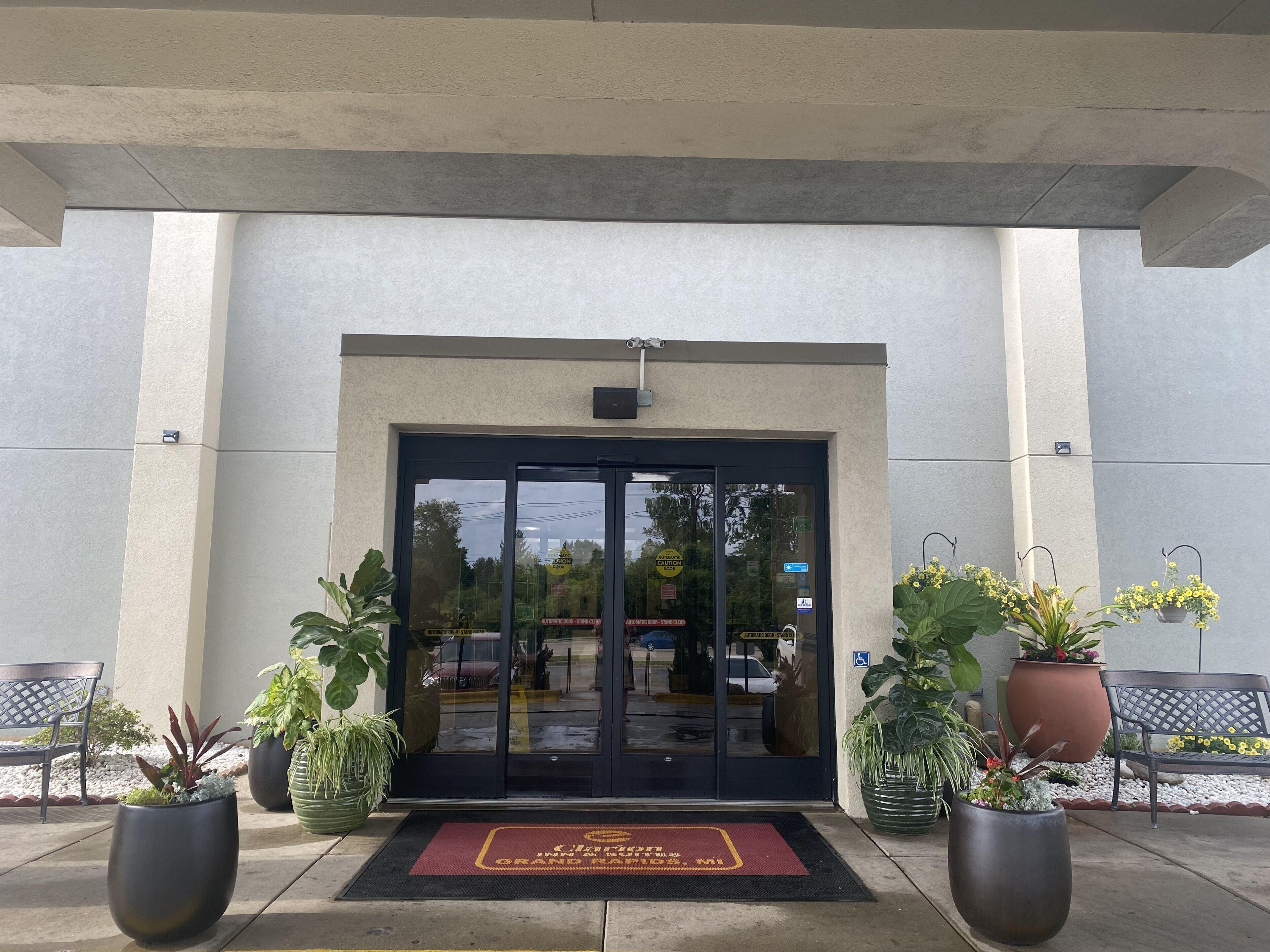 Staying Near Indian Trails Golf Course: 4 Design Hotels Compared