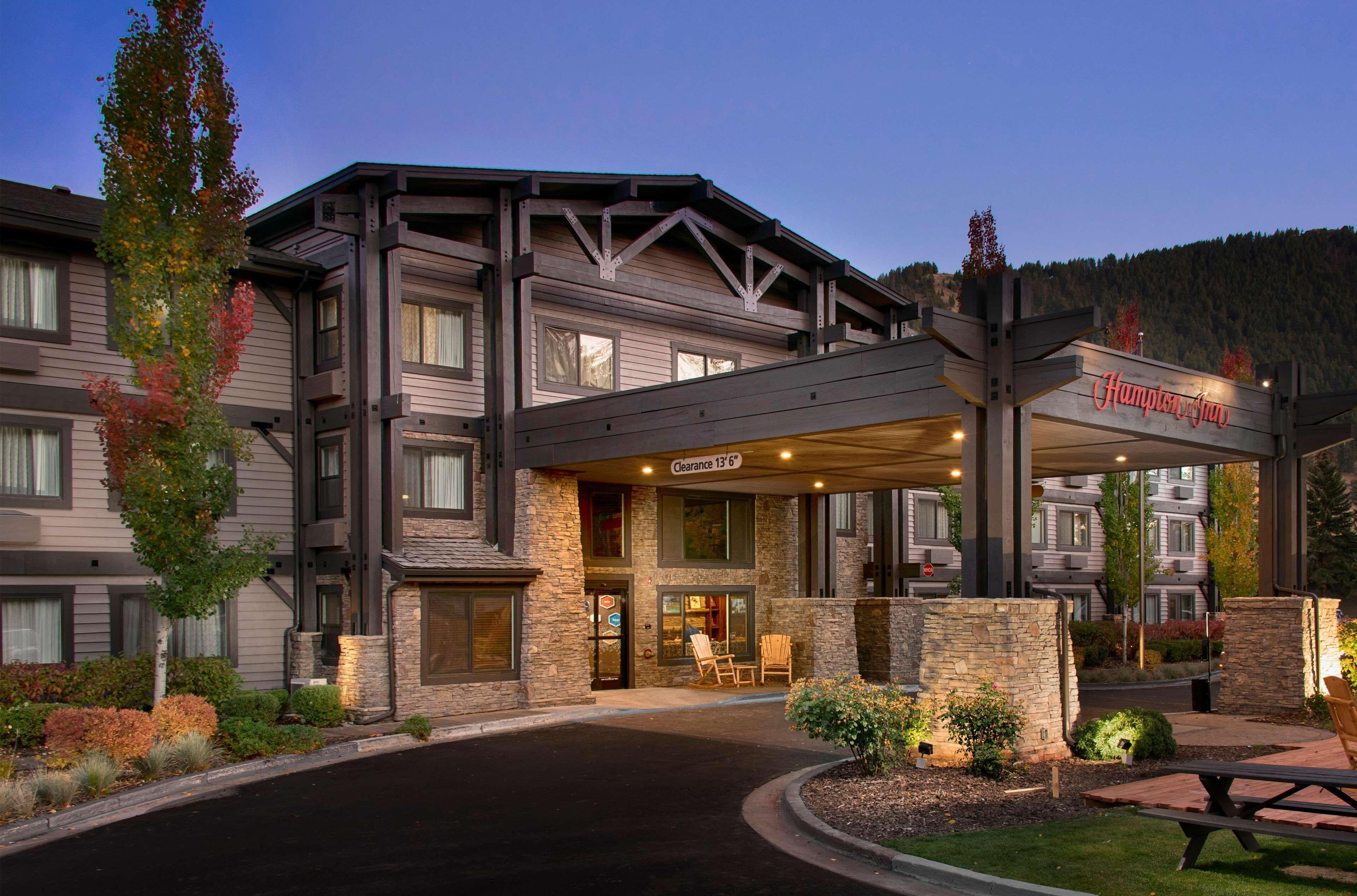 Where to Stay Near Snow King Resort: 4 Best 3-Star Hotels