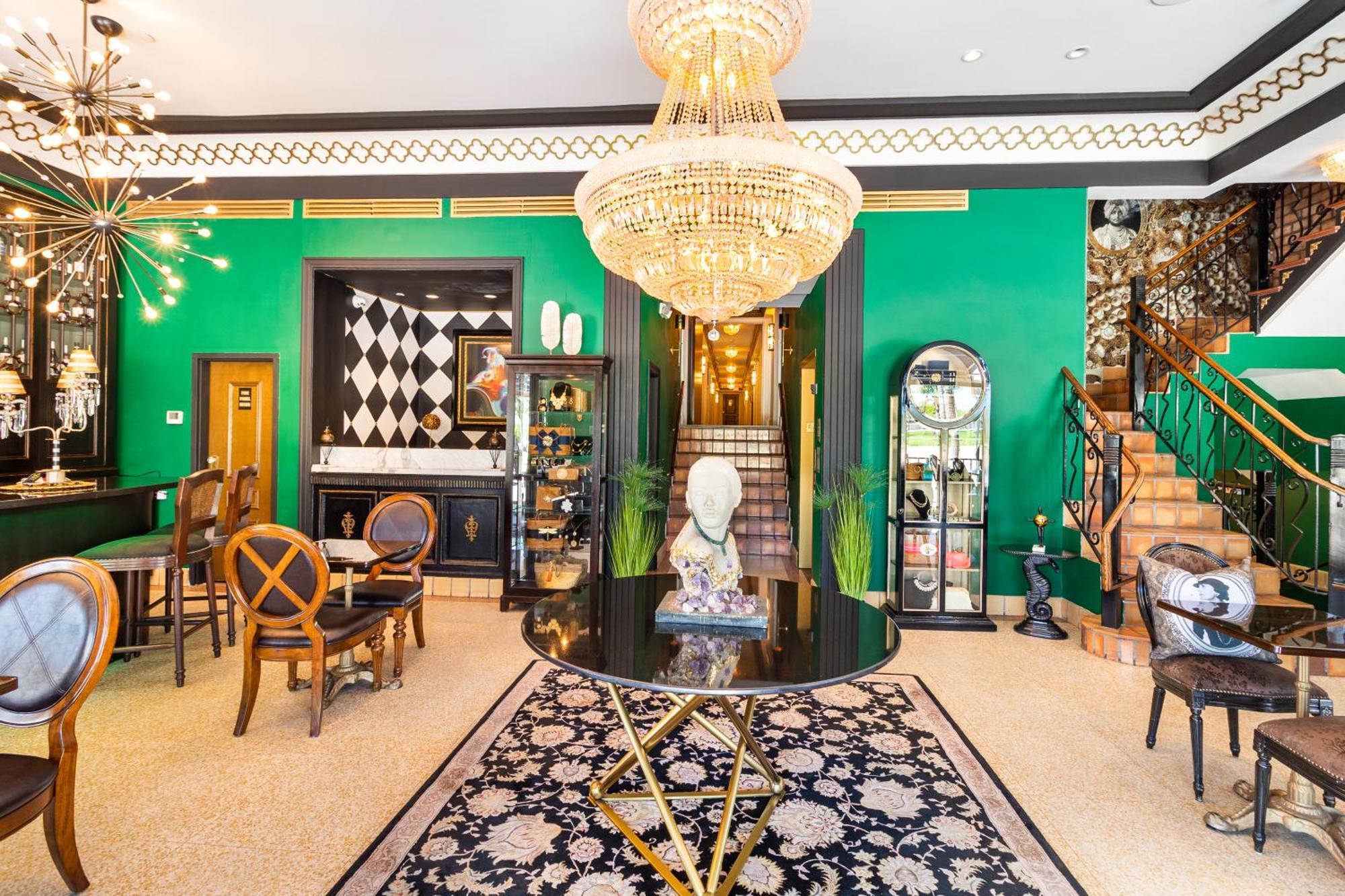 Staying In South Beach: 2 Beach Hotels Compared